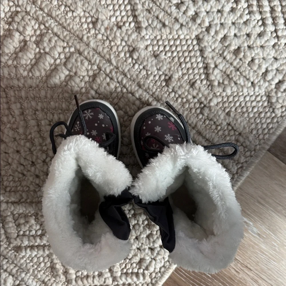 Cozy Snowflake Kids Boots - Black and White